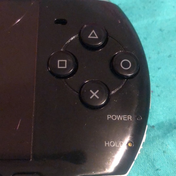 2000 PLAYSTATION PSP Console - Picture 2 of 6